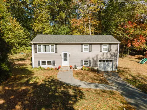 6 Pequot Dr, Gales Ferry, CT 06335