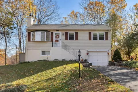 18 Sylvan Dr, Ridgefield, CT 06877