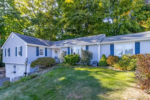29 Homecrest St, Newington, CT 06111