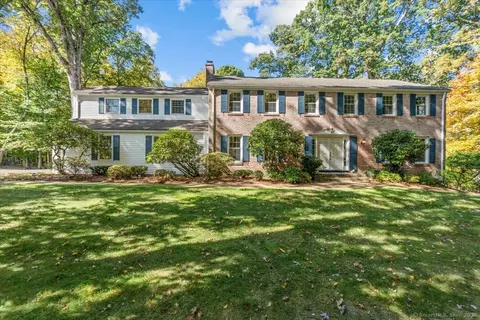 23 Peaslee Hl, West Hartford, CT 06117