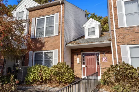 10 Concorde Way #B3, Windsor Locks, CT 06096