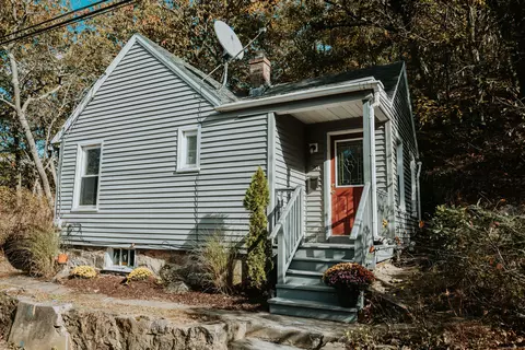 20 Spruce St, Norwich, CT 06360