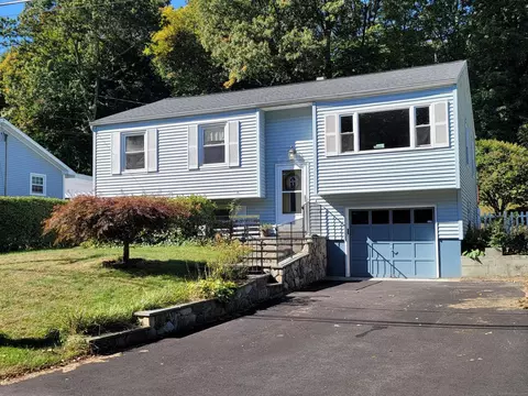 18 Sleepy Hollow Dr, Danbury, CT 06810