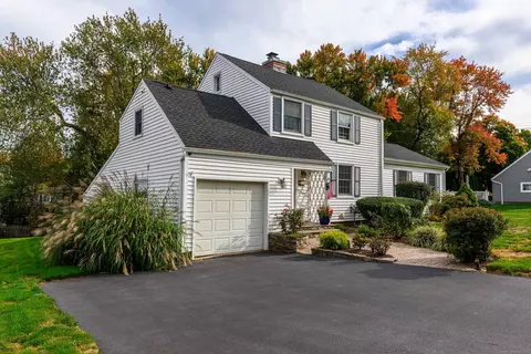 15 Side Hill Rd, North Haven, CT 06473