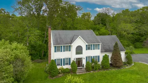14 Roxbury Ln, Wallingford, CT 06492