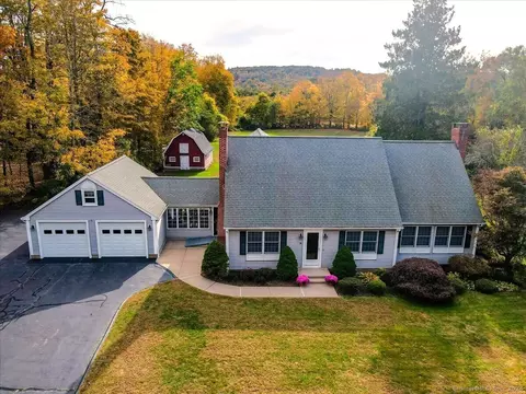 39 Middle Haddam Rd, Portland, CT 06480