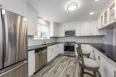 140 Thompson St #5F, East Haven, CT 06513