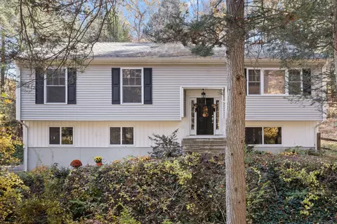 46 Lakeview Ter, Newtown, CT 06482
