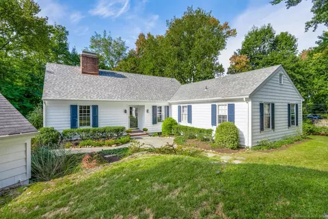 17 Sunswyck Rd # B, Darien, CT 06820