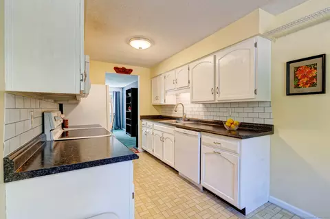 109 Mattabasset Dr #109, Meriden, CT 06450