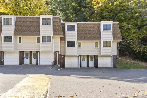 97 Chestnut St #E, Bethel, CT 06801