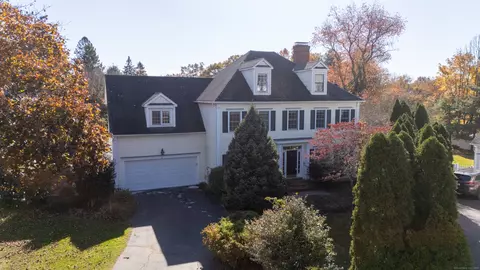 76 Walbin Ct, Fairfield, CT 06824