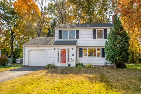 37 Sky View Dr, West Hartford, CT 06117