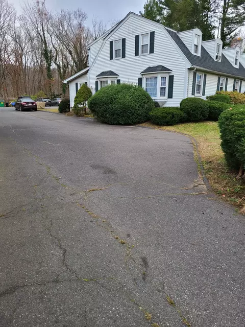 3780 Whitney Ave, Hamden, CT 06518