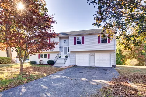 12 Jubrey Ln, Windsor Locks, CT 06096