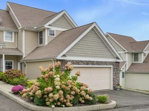 69 Kyles Way #69, Shelton, CT 06484