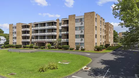 153 Bull Hill Ln #304, West Haven, CT 06516