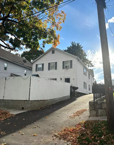 12 Harding Pl, Danbury, CT 06810
