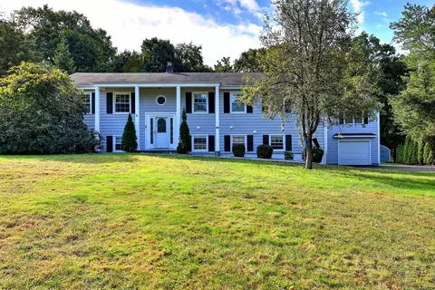 36 Mount Pleasant Dr, Trumbull, CT 06611