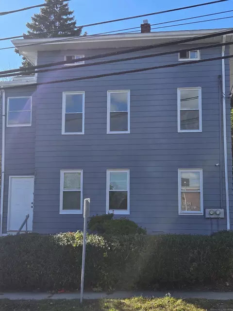34 Oak St, New Britain, CT 06051