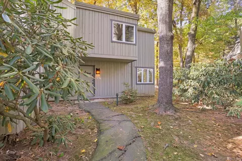 7 Lyle Ct #B, Farmington, CT 06032