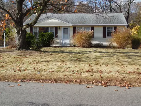 33 Gwen Rd, Meriden, CT 06451