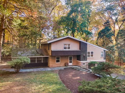77 Lolly Ln, Stamford, CT 06903