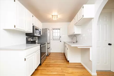 120 Columbus Pl #5, Stamford, CT 06907