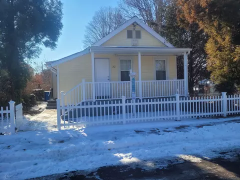 32 Alling St, Hamden, CT 06517