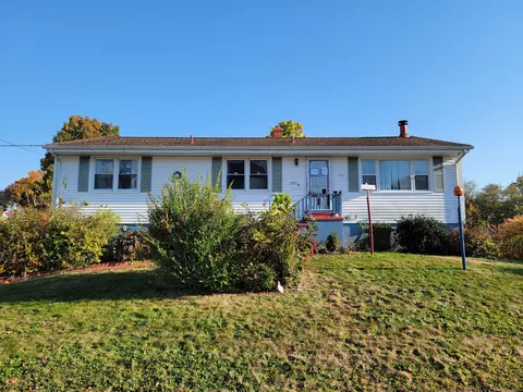 105 Meadow View Rd, New Haven, CT 06512