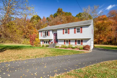 14 Daniels Dr, Danbury, CT 06811