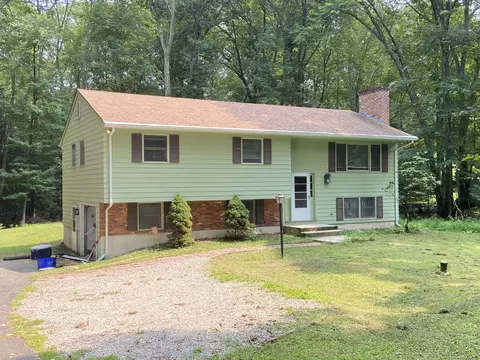 194 Cedar Swamp Rd, Mansfield, CT 06268
