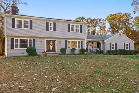 15 Old Woods Rd, Brookfield, CT 06804