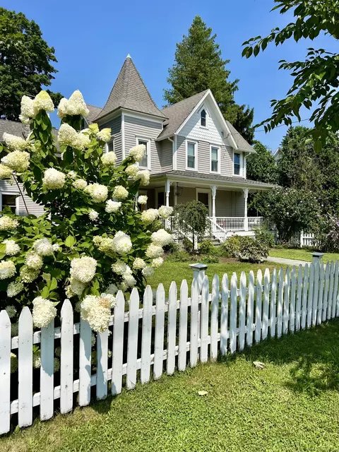 20 Hoyt St, New Canaan, CT 06840