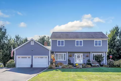 12 Loveland Dr, Newtown, CT 06482