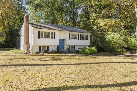 104 Russo Dr, Hamden, CT 06518