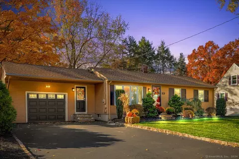 26 Manor Rd, Plantsville, CT 06479