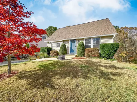 31 Cadbury Pl, Naugatuck, CT 06770