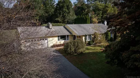 8 Meadow Ln, Bethel, CT 06801