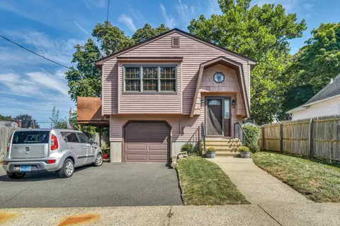 129 Fenwick St, West Haven, CT 06516