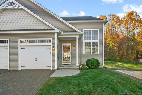 8 Boulderbrook Ct #84, Prospect, CT 06712