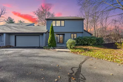 7 Ironwood Ln #7, West Hartford, CT 06117