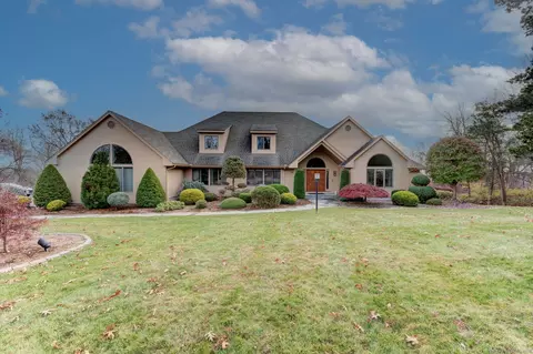 68 Fox Hill Dr, Rocky Hill, CT 06067