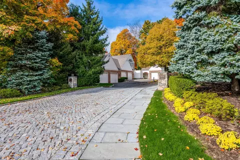 6 Sedgwick Village Ln #6, Darien, CT 06820