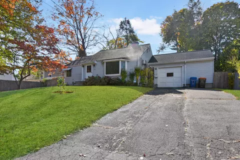 25 Grove Ct, Meriden, CT 06451