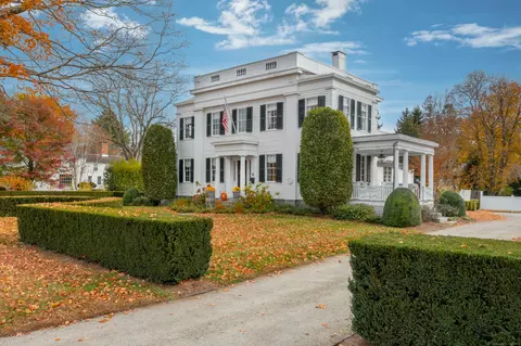 31 Lyme St, Old Lyme, CT 06371
