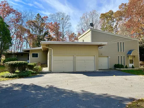 10 Maple Ln, Southbury, CT 06488
