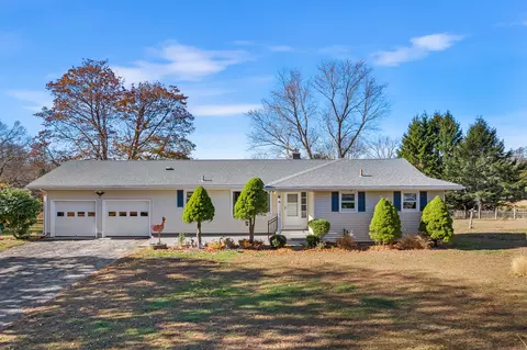 87 River Rd, Preston, CT 06365