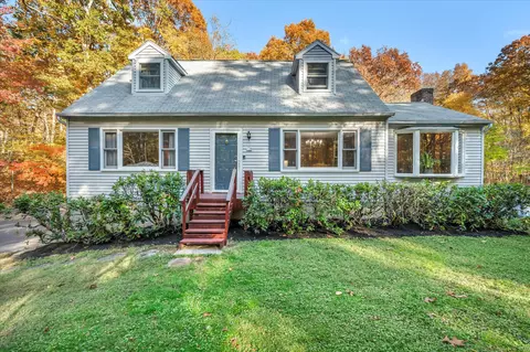 10 Fox Hill Dr, Clinton, CT 06413