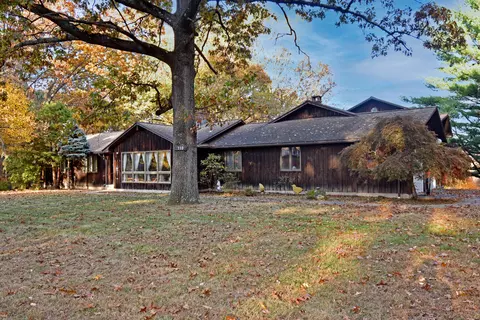 110 Oakridge Rd, Bristol, CT 06010